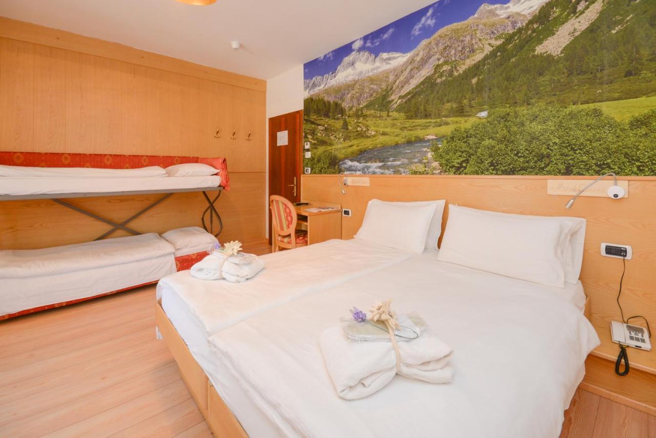 Hotel Corona Pinzolo Bagian luar foto