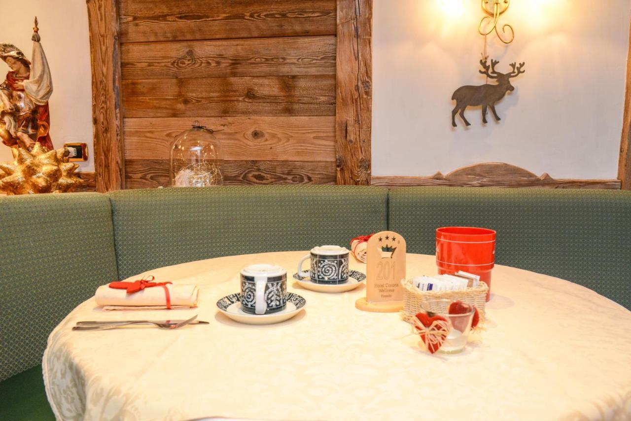 Hotel Corona Pinzolo Bagian luar foto