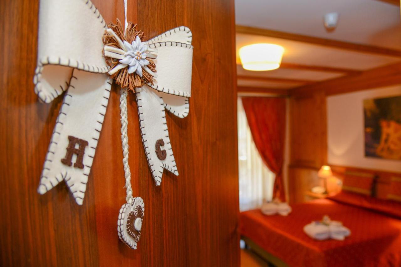 Hotel Corona Pinzolo Bagian luar foto