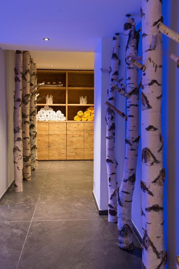 Hotel Corona Pinzolo Bagian luar foto