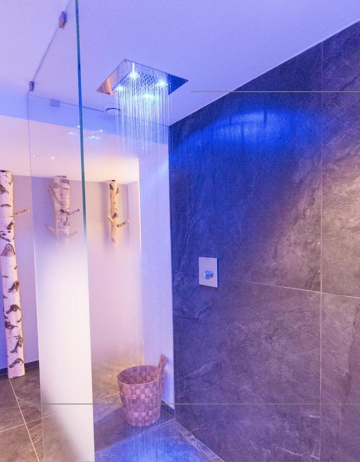 Hotel Corona Pinzolo Bagian luar foto