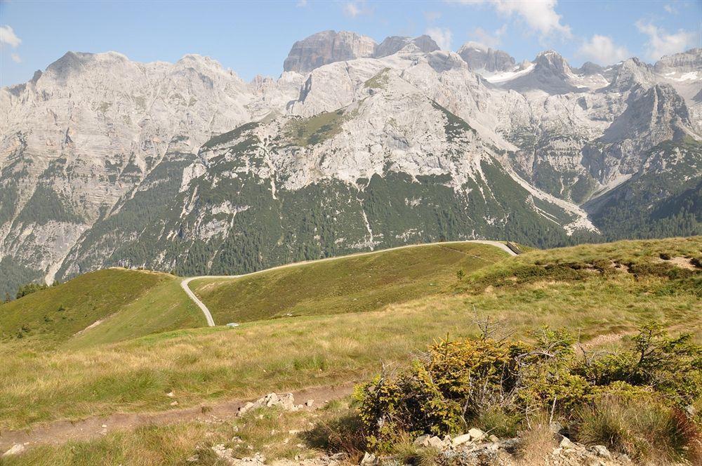 Hotel Corona Pinzolo Bagian luar foto