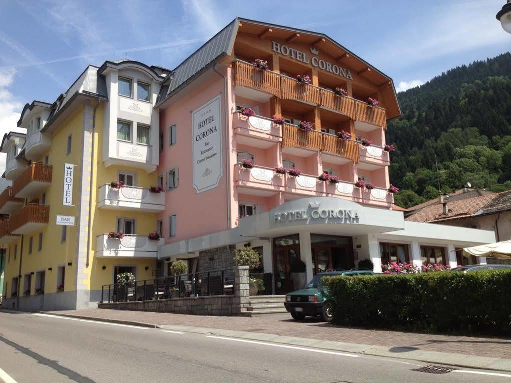 Hotel Corona Pinzolo Bagian luar foto
