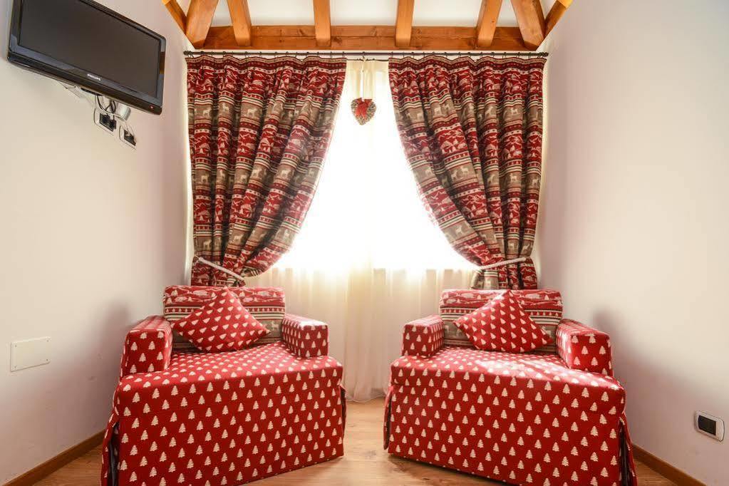 Hotel Corona Pinzolo Bagian luar foto