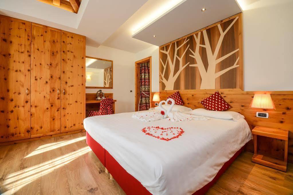 Hotel Corona Pinzolo Bagian luar foto
