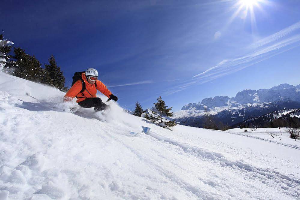 Hotel Corona Pinzolo Bagian luar foto