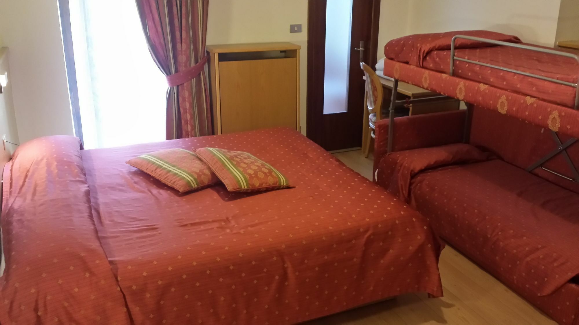 Hotel Corona Pinzolo Bagian luar foto
